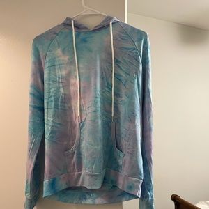 Selling this matching sweat suit! Super soft material and very comfortable.